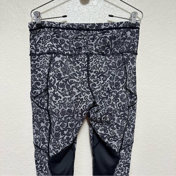 Lululemon Outrun 17" Crop lace leggings size 8 - Picture 7 of 9